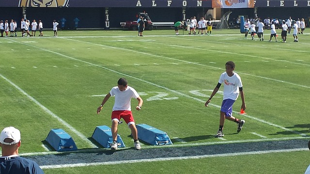 西甲第24輪西班牙人2-2巴塞羅那 德托馬斯傳射呂克德容絕殺.